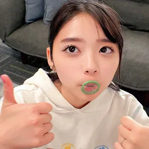 二葉エマが演じる結婚2年目の新米妻のノーハンドコンドーム装着フェラと中出しがエロすぎる